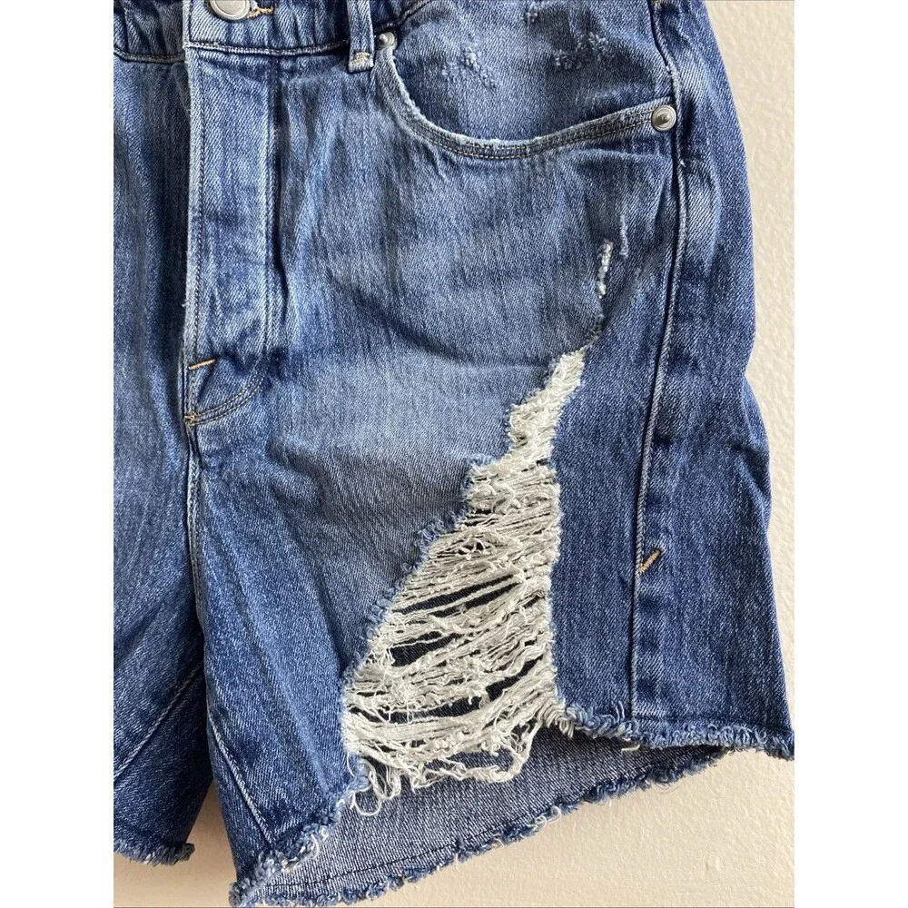Good American Shorts Women 8/29 High Rise Distressed Bombshell Cutoff Cheeky